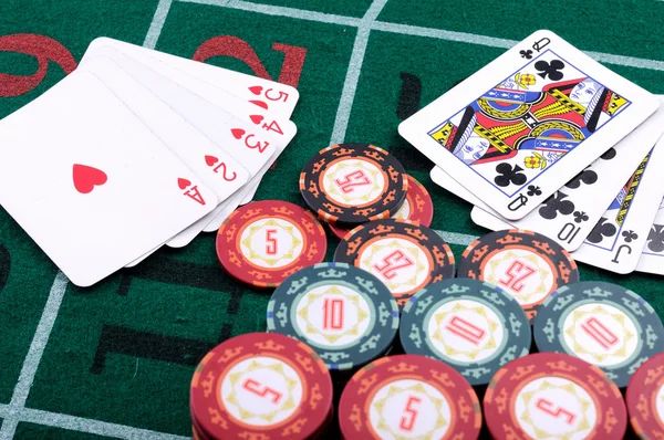 Plaats Een Pokerspeler Chips Kaarten — Stockfoto