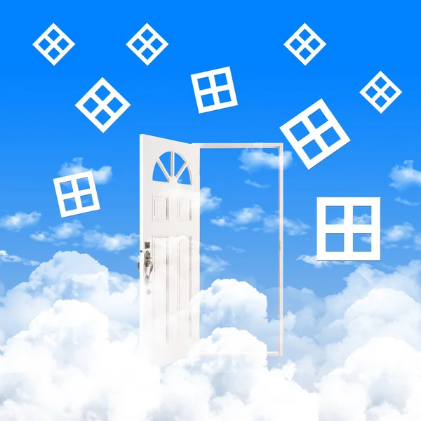 Beyaz Pencere Kapı Mavi Gökyüzü — Stok fotoğraf