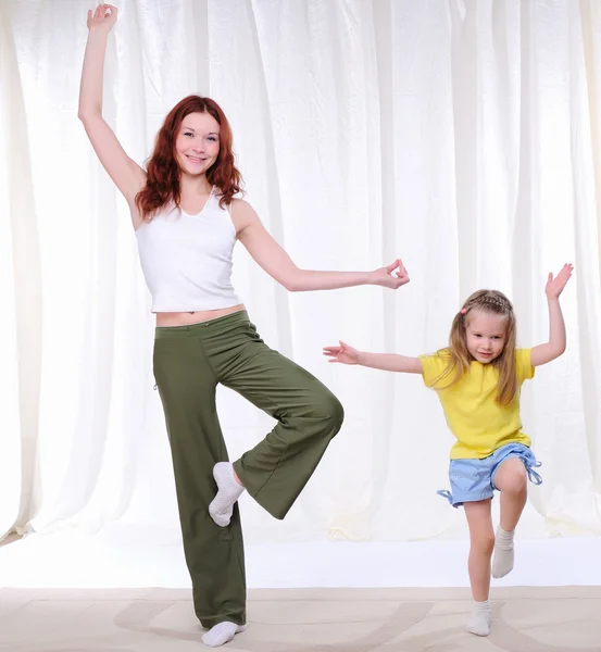 Young Mother Her Daughter Doing Sport Exercises — Stock Photo, Image