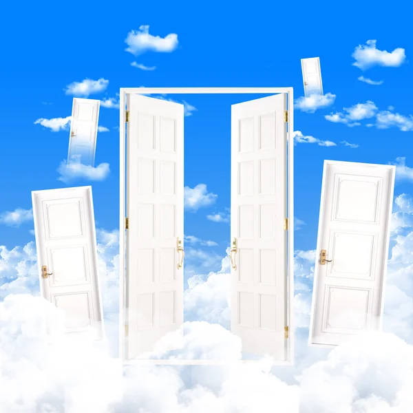 Janelas Brancas Portas Contra Céu Azul — Fotografia de Stock