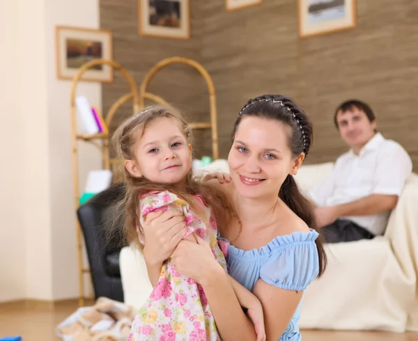 Young Mother Daughter Home Together Playing Cuddling — Stock Photo, Image
