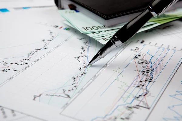 Gráficos Gráficos Financeiros Sobre Tabela Com Obrigações — Fotografia de Stock