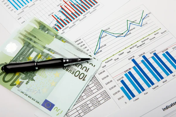 Gráficos Gráficos Financeiros Sobre Tabela Com Obrigações — Fotografia de Stock
