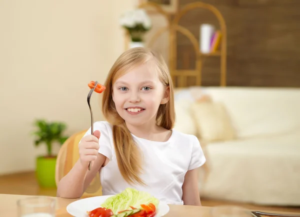 Kislány Amelyek Egészséges Étel Otthon — Stock Fotó