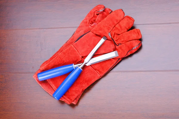 Handskar För Att Arbeta Röda Och Blå Verktyg — Stockfoto