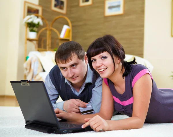 Young Couple Working Laptop Home — Stock Photo, Image