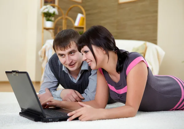Young Couple Working Laptop Home — Stock Photo, Image