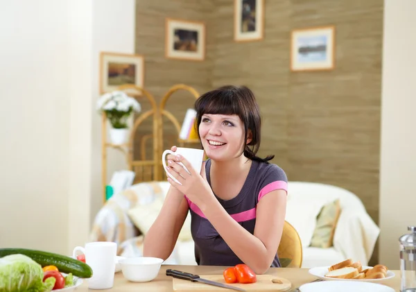 Young Couple Love Home Eating Together Having Fun — Stock Photo, Image
