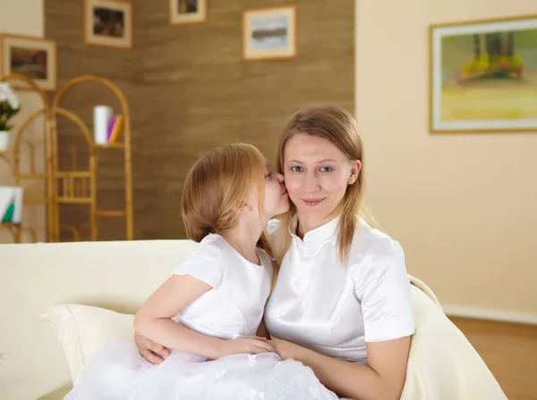 Mother with teenager daughter at home — Stock Photo, Image