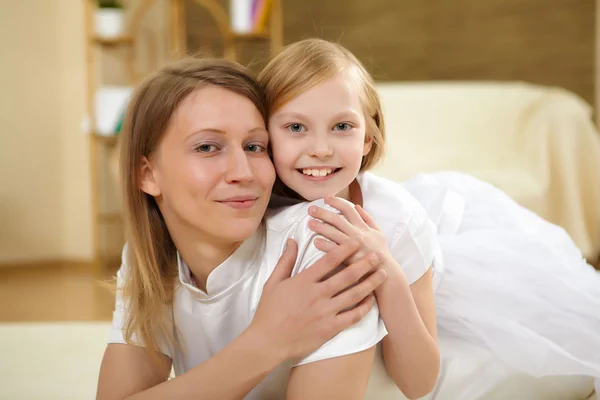 Loving Mother Her Teenager Daughter Home Together — Stock Photo, Image
