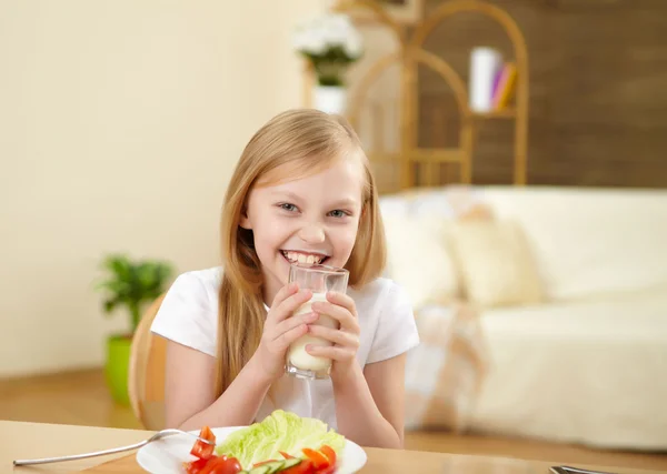 Little Girl Having Healthy Meal Home — Stock Photo, Image