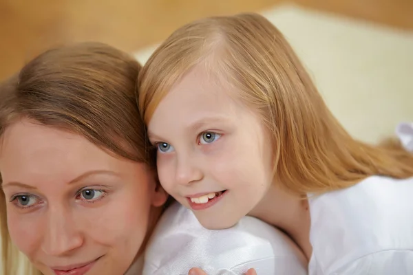 Loving Mother Her Teenager Daughter Home Together — Stock Photo, Image