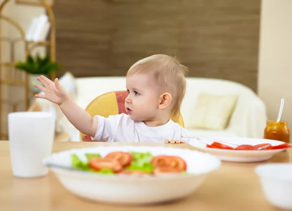 Μικρό αγόρι, έχοντας το γεύμα — Φωτογραφία Αρχείου