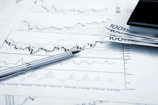 Gráficos Financieros Gráficos Sobre Mesa —  Fotos de Stock