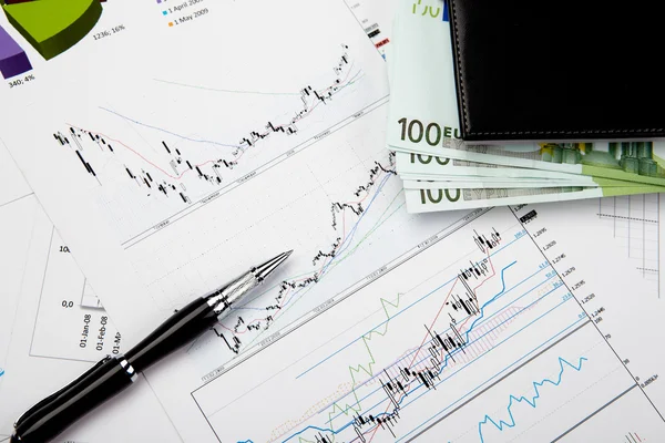 Gráficos Financieros Gráficos Sobre Mesa — Foto de Stock