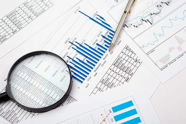 Financiële diagrammen en grafieken — Stockfoto