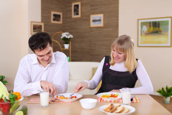 Young couple in the kitchen — Stock Photo, Image