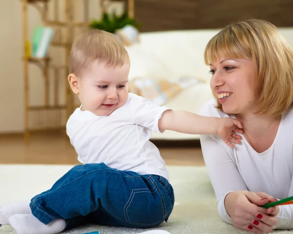 Little boy and his mother — Stock Photo, Image