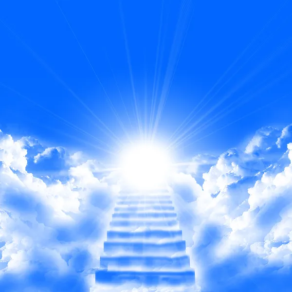 多云的蓝天和太阳定向梯子 — 图库照片