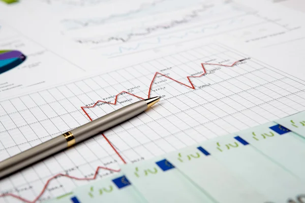 Grafici Grafici Finanziari Sul Tavolo — Foto Stock