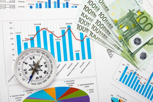 Gráficos e gráficos financeiros — Fotografia de Stock