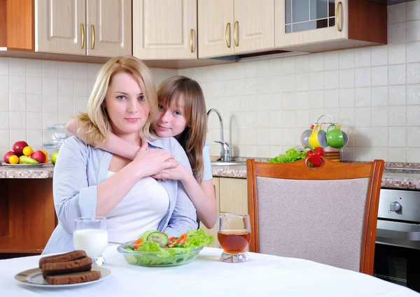 Mom Young Daughter Eating Breakfast Together Kitchen — Stock Photo, Image