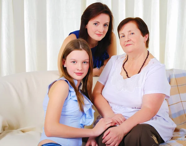 Три поколения женщин вместе — стоковое фото