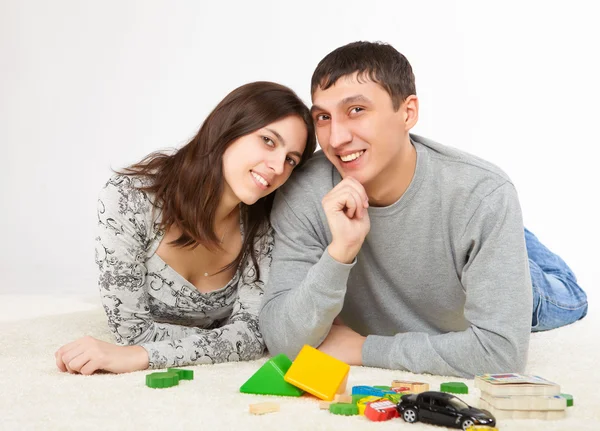 Um jovem casal feliz no amor — Fotografia de Stock