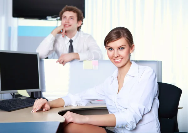 Kobieta młody biznes w biurze — Zdjęcie stockowe