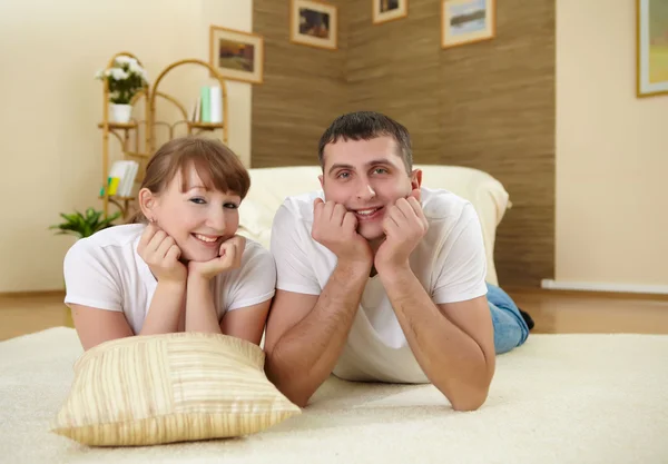 Couple at home relaxing — Stock Photo, Image