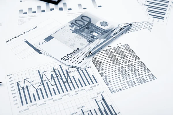 Financiële diagrammen en grafieken — Stockfoto