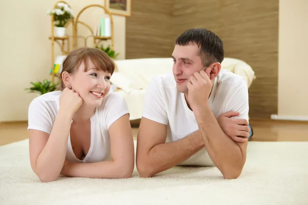 Couple at home relaxing — Stock Photo, Image