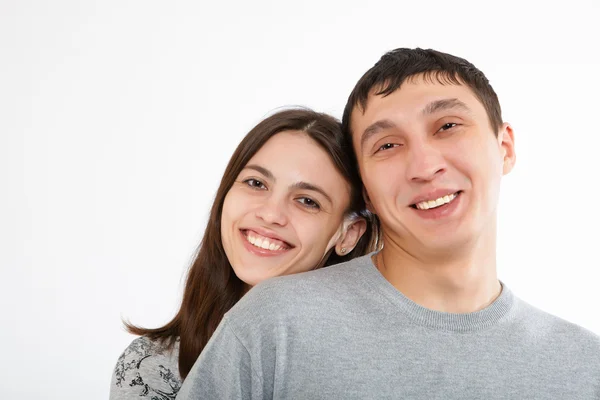 En glad unga par i kärlek — Stockfoto
