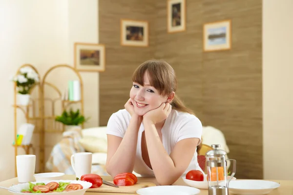 Wife at home in the kitchen — Stock Photo, Image