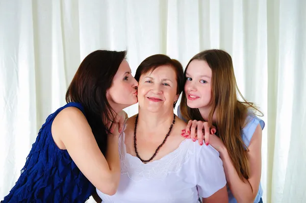 Три покоління жінок разом — стокове фото