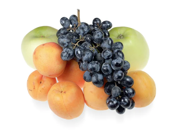 Fruit op een witte achtergrond — Stockfoto