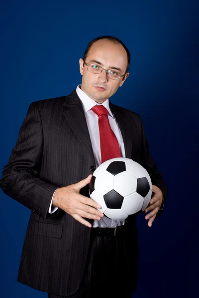 Futbol topu (futbol ile iş) — Stok fotoğraf