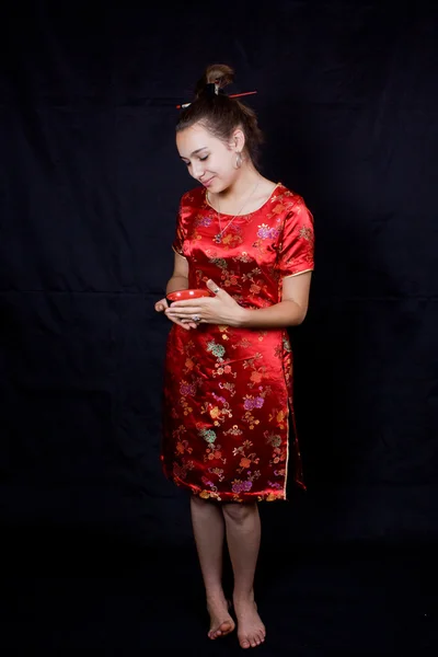 Kırmızılı genç kadın. Çince tarzı. — Stok fotoğraf