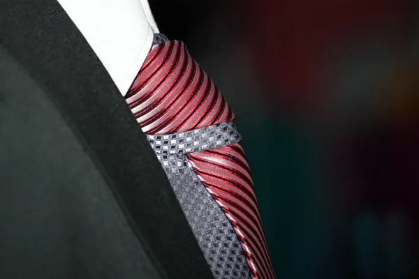 Dunkle Jacke, Krawatte — Stockfoto