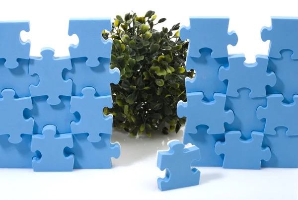 Puzzle and tree — Stock Photo, Image