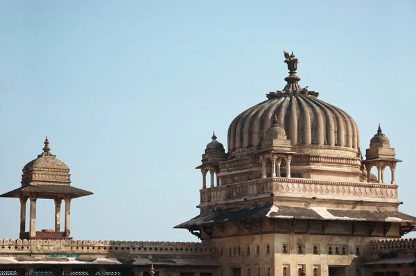 Domes of Raj Mahal palace at Orcha,India — Stock Photo, Image
