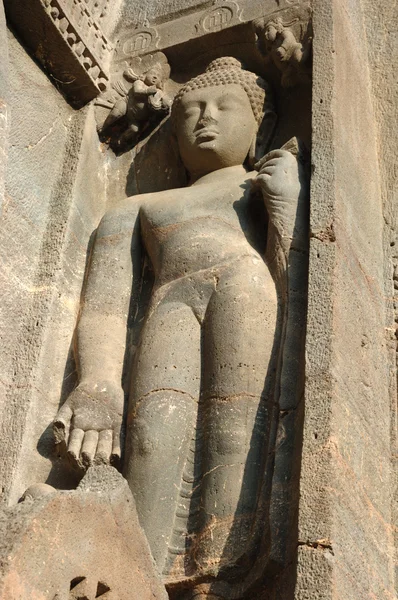 Posąg Buddy w ajanta, słynnej jaskini świątyni złożonych, Indie — Zdjęcie stockowe