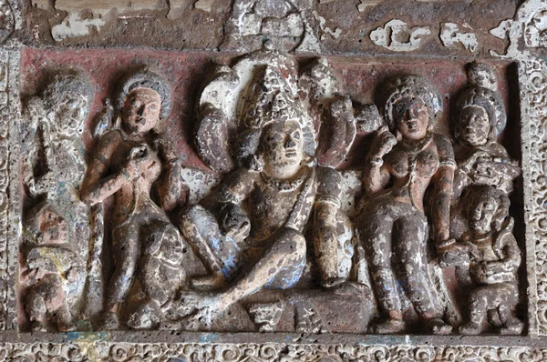 Сцены из жизни Будды в Аджанте, знаменитый комплекс пещерного храма, Индия — стоковое фото