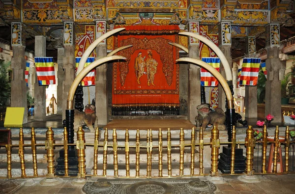 Buddyjskiej świątyni relikwia zębów w kandy, sri lanka — Zdjęcie stockowe