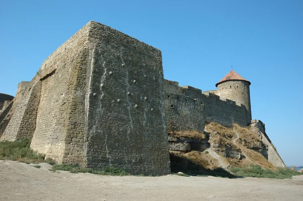 Alte Festung Akkerman mit Kanonenkugeln, die in die Mauer eingelassen sind — Stockfoto