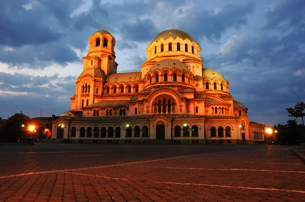 亚历山大 · 涅夫斯基大教堂在索非亚，保加利亚的夜景 — 图库照片
