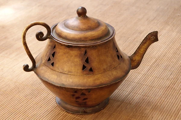 Stary mosiężny czajnik — Zdjęcie stockowe