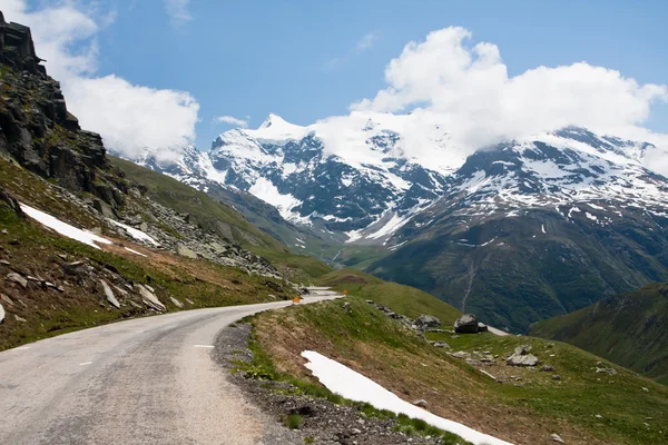 Straße in den französischen Alpen — Stockfoto