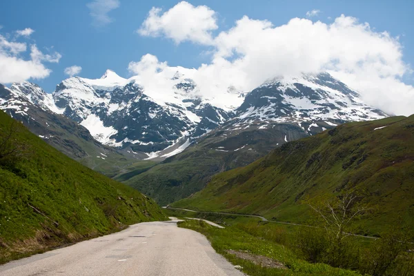 Дороги у французьких Альпах — стокове фото