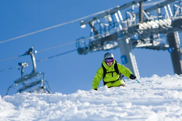 Skifahren abseits der Piste — Stockfoto